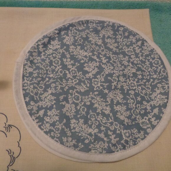 VINTAGE RETRO POTTERY SUGAR BLUE WHITE CANDLEHOLDER DUTCH LINEN ROLL HOL… - Picture 9 of 9